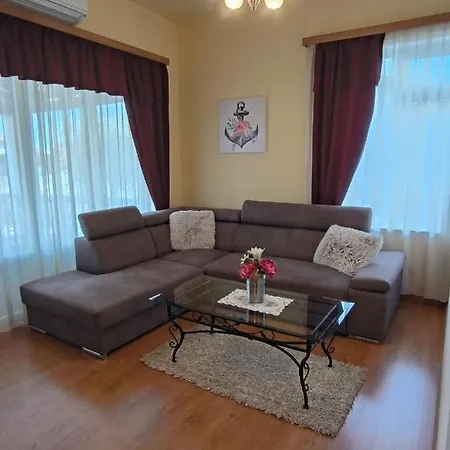 Kimm Apartment *